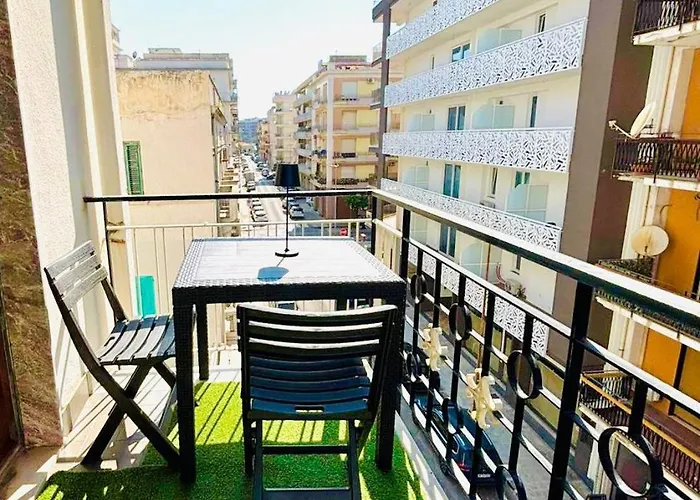 בית הארחה Harbor Elegance Estate מילאצו